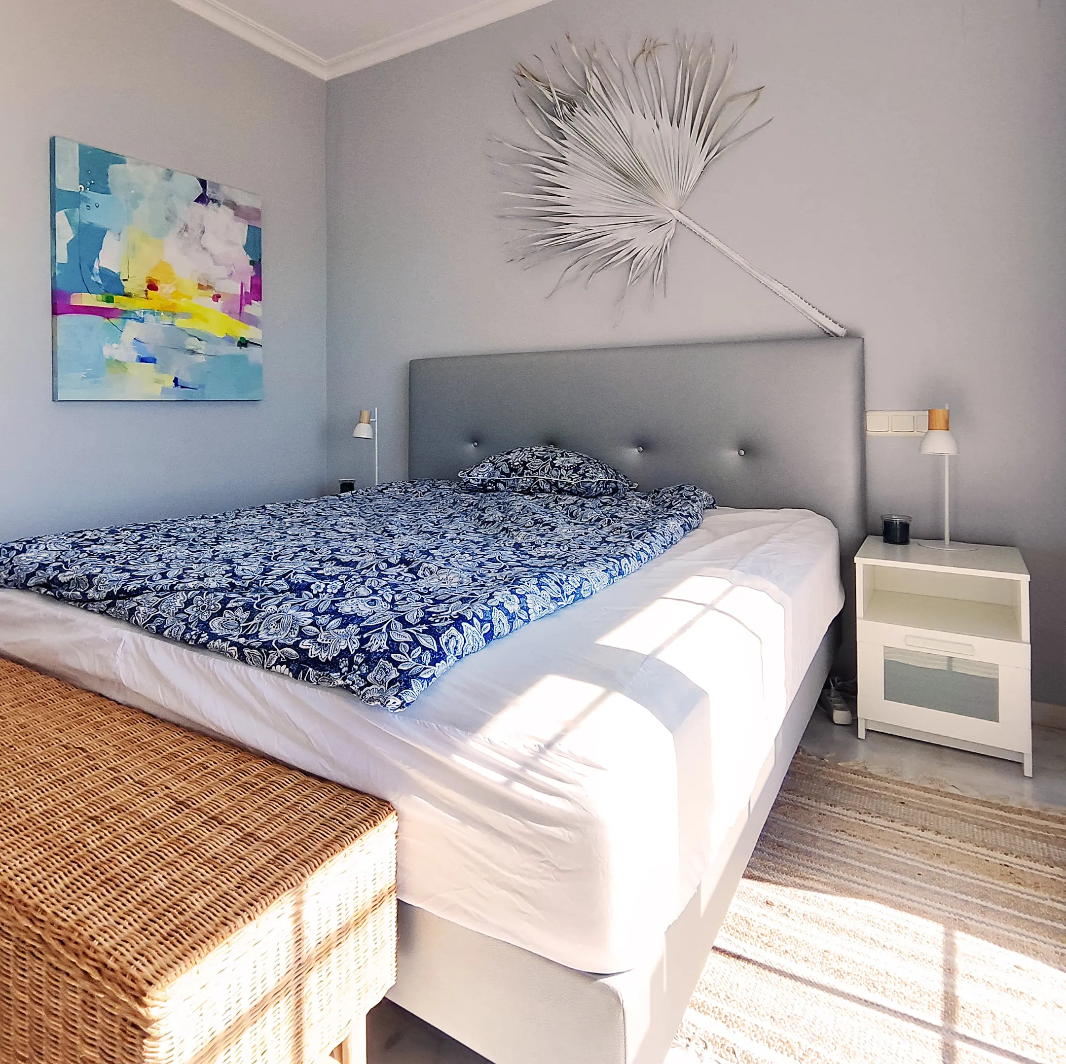 Main bedroom - As if it was a separate apartment, with a private bathroom and terrace entrance. Forget about sleepless nights with its comfy queen-sized bed (180x200cm).