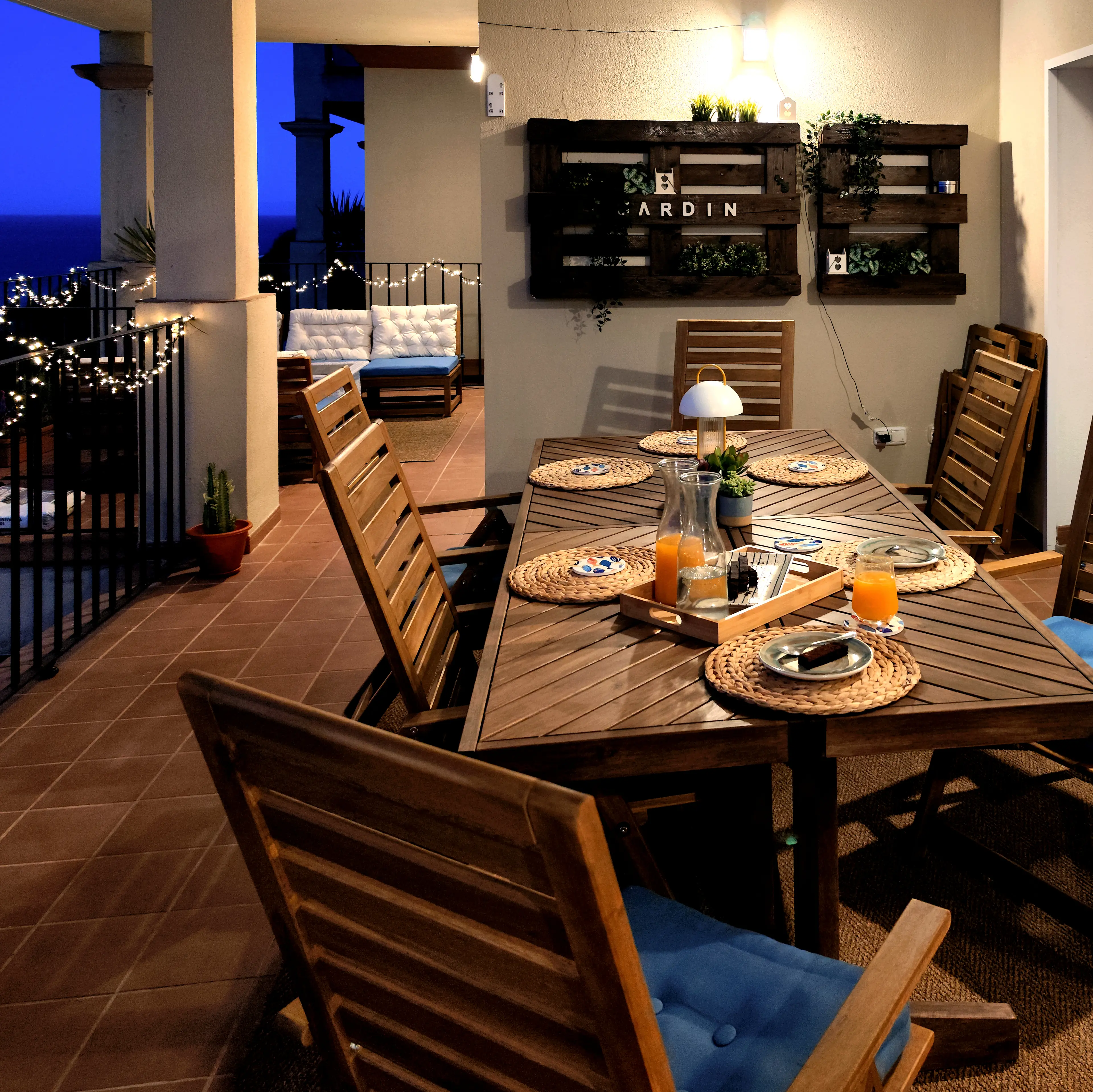 Terrace - Enjoy your evenings at this spacious terrace. It has been divided into differently furnished zones, so that everyone finds their perfect place to relax.