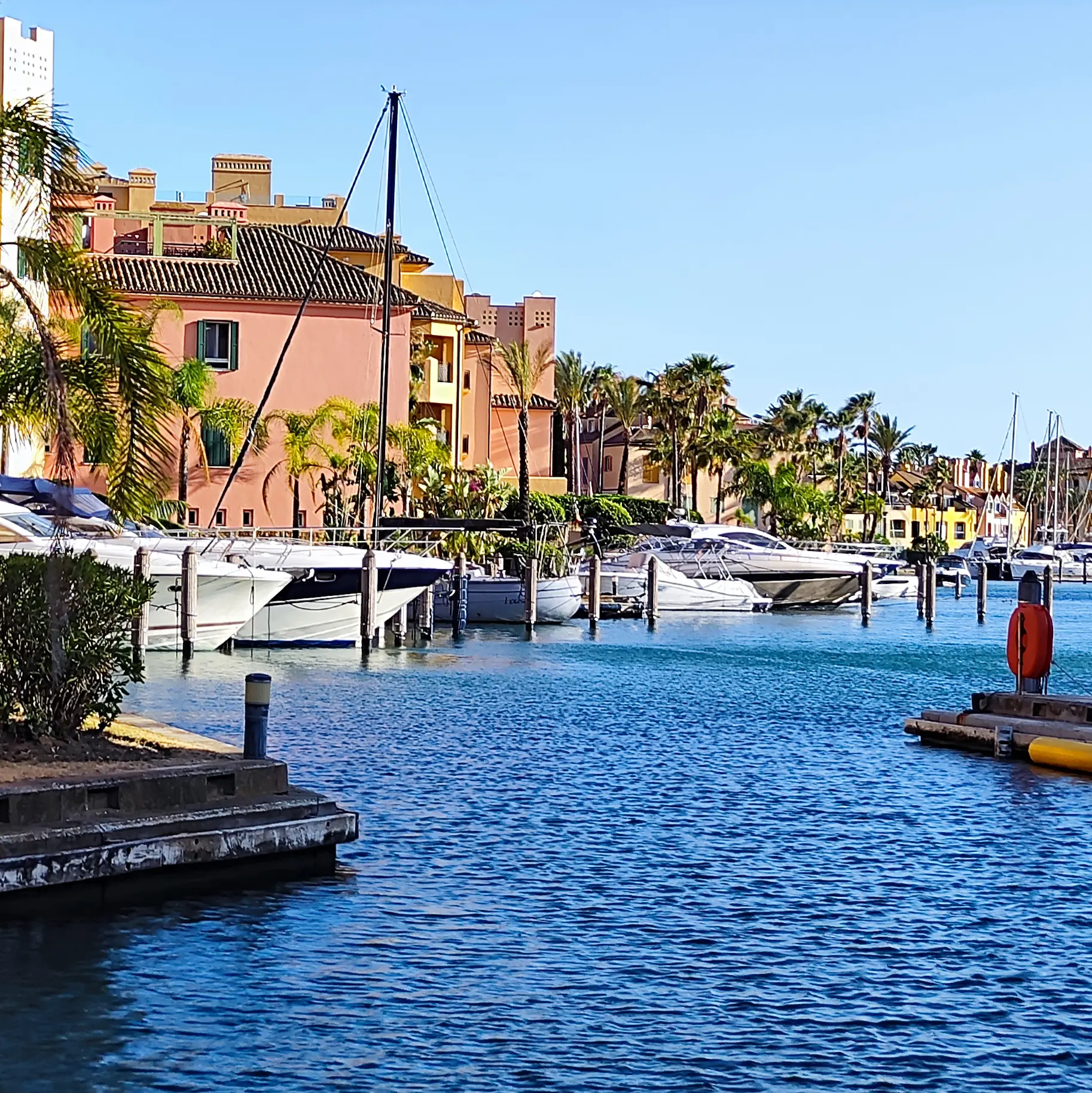 Sotogrande (7km) - A luxurious gem of the area, sometimes called the Venice of the Costa del Sol. It's also a port where you can see hundreds of luxurious yachts